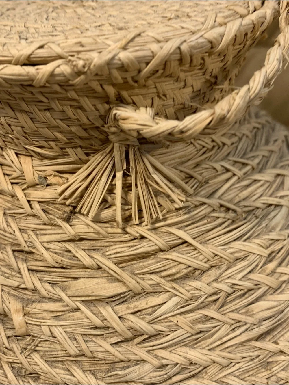 Handcrafted Sweetgrass Basket Attached Lid/ Braided Strap